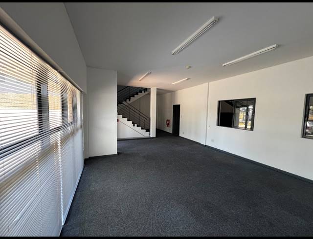 401M² WAREHOUSE TO LET IN AIRPORT INDUSTRIA